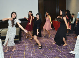 girls-dancing